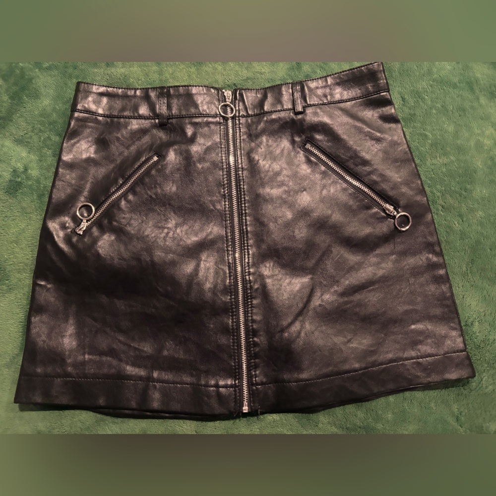 Forever21 Black Pleather Skirt Size M EUC